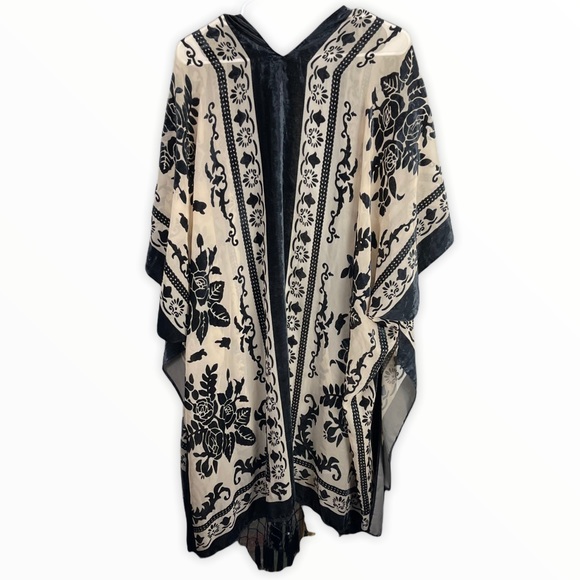 Velvet embroidered tassel poncho shawl cream black - Picture 3 of 8